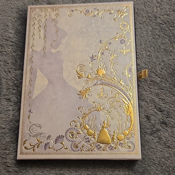 Disney Pricesss Storybook Eyeshadow Pallets - Picture 2 of 13